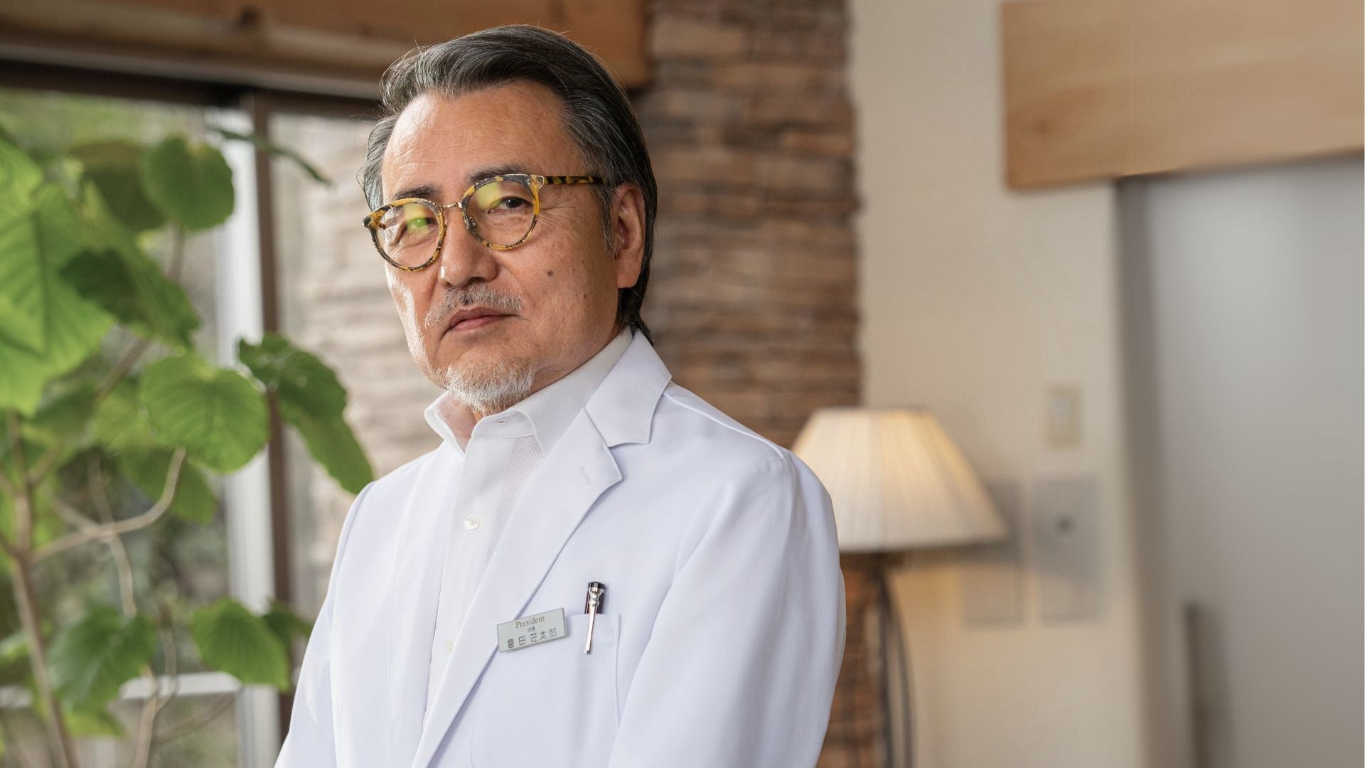 Load video: Video interview with CHOUCHOU TOKYO beauty expert, a doctor and clinic director, explaining The Morpho’s technology, usage, and skin-improving results.